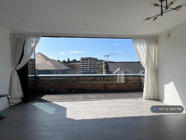 Flat for rent in London Borough of Croydon, Purley