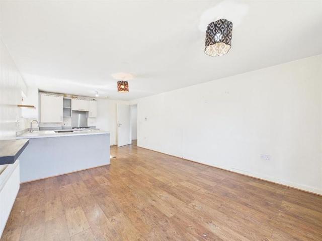 Apartment for rent in Monks Orchard, Kent
