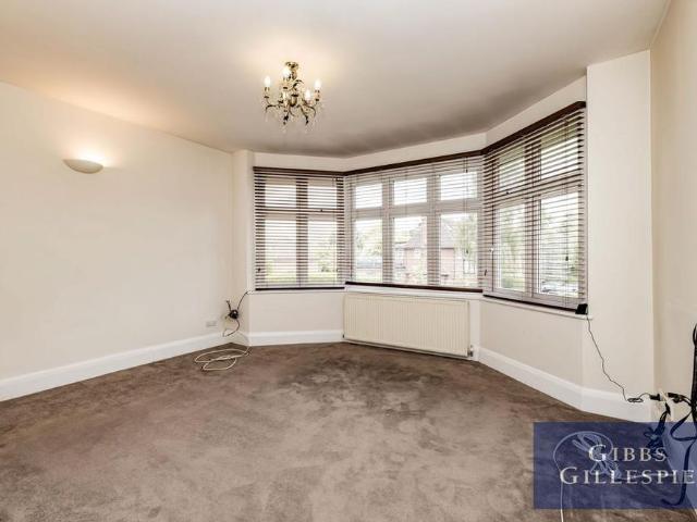 Apartment for rent in Pinner, Greater London