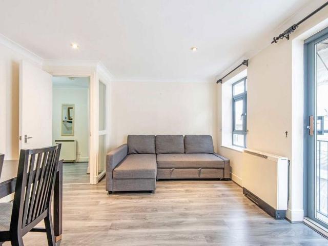 Apartment for rent in Lyons, Greater London