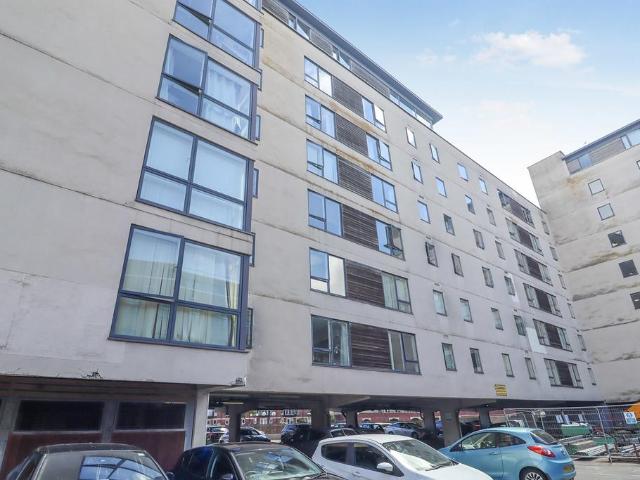 Flat for rent in Cardiff Bay, Falcon Lodge