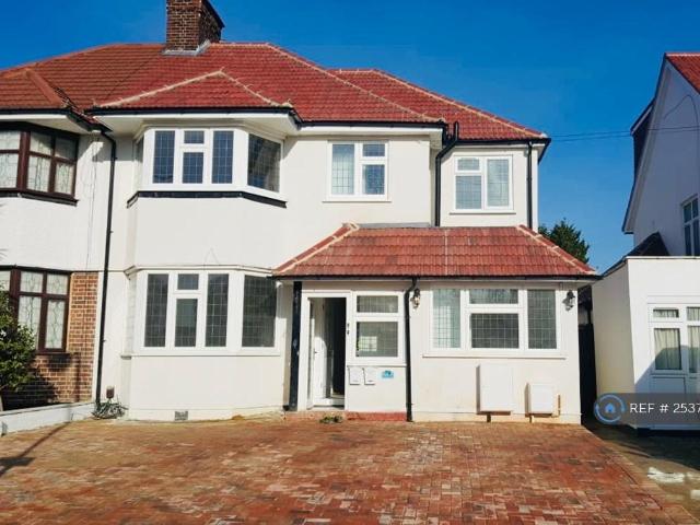 Flat for rent in London Borough of Harrow, Greater London