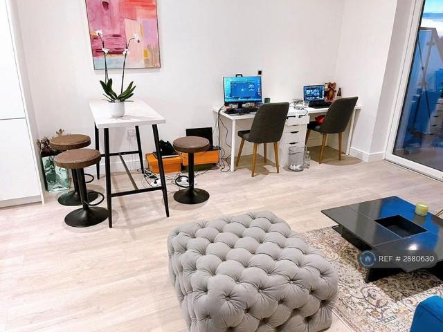 Apartment for rent in London Borough of Ealing, Greenford