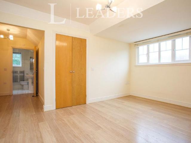 Apartment for rent in Woking, Surrey