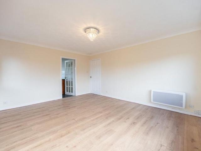 Apartment for rent in Loanhead, Renfrew