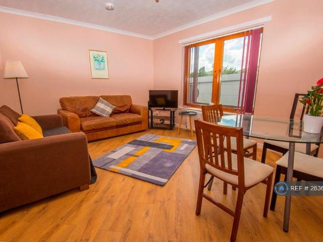 Flat for rent in Hillside, Leith