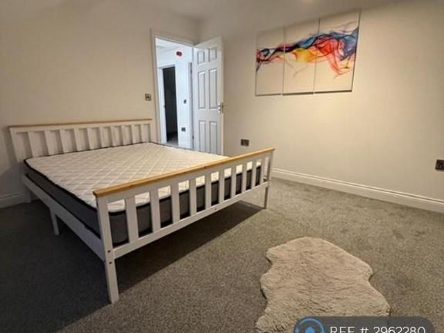 Apartment for rent in Charlesworth, East Midlands