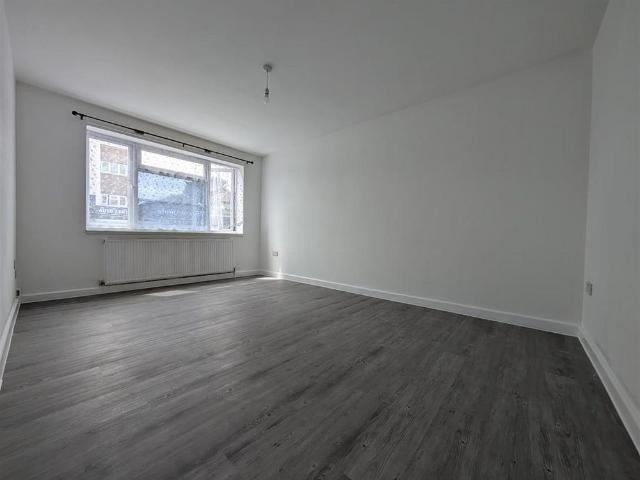 Apartment for rent in London Borough of Hounslow, Surrey