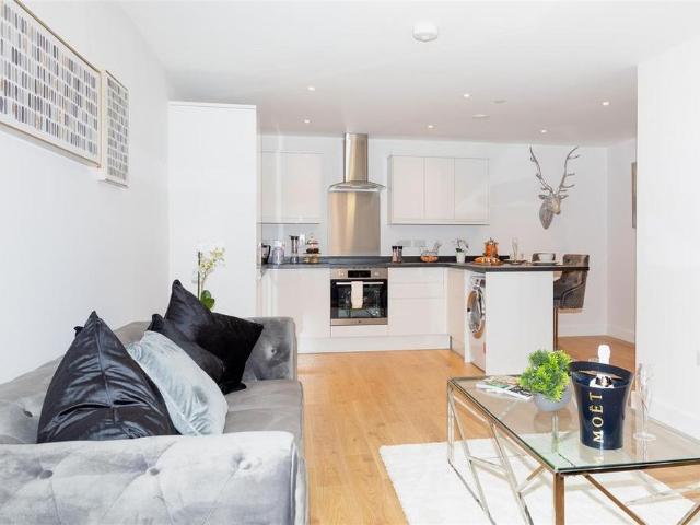 Apartment for rent in Redhill, Reigate and Banstead