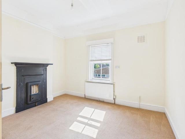 Apartment for rent in Cooden, Heathlands