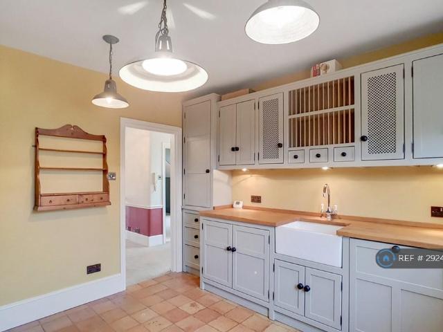 Flat for rent in London Borough of Croydon, Greater London