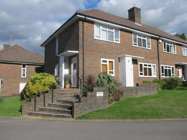 Flat for rent in Perryfields, West Sussex