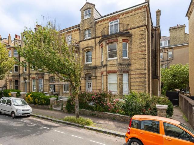 Flat for rent in Aldrington