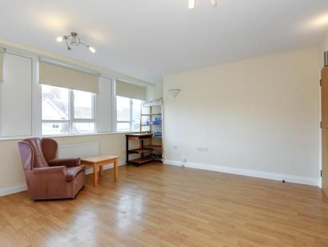 Apartment for rent in Heol-las, Surrey