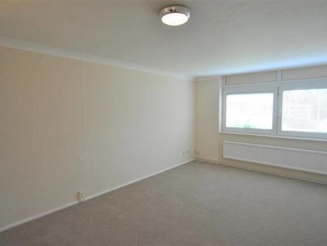 Apartment for rent in Five Acres, Hertfordshire