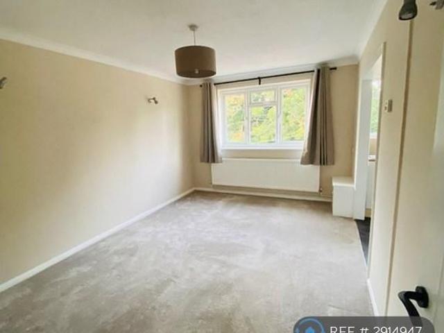Apartment for rent in Trench Wood, Bourne Vale