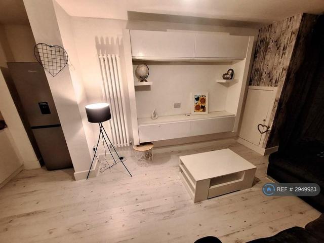 Apartment for rent in Moses Gate, Lee Bank