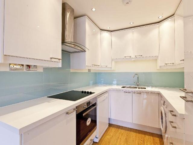 Apartment for rent in Lower Green Esher, Blackhills