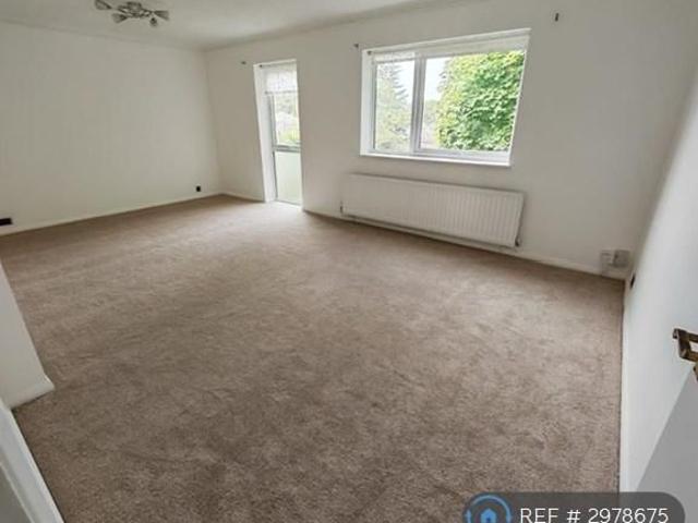 Apartment for rent in Foxbury, Greater London
