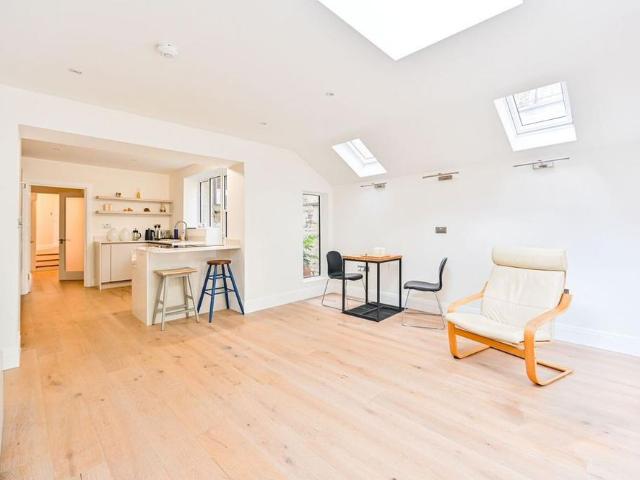 Apartment for rent in London Borough of Hammersmith and Fulham, Greater London