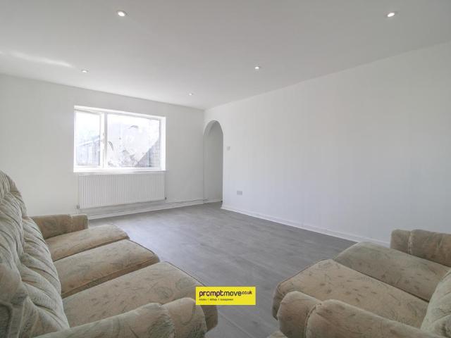 Flat for rent in Marsh Farm, Luton