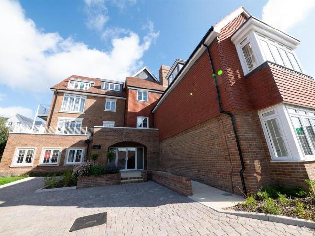 Flat for rent in Hawkenbury, Sandown Park