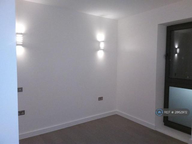 Apartment for rent in Pachesham Park, Surrey