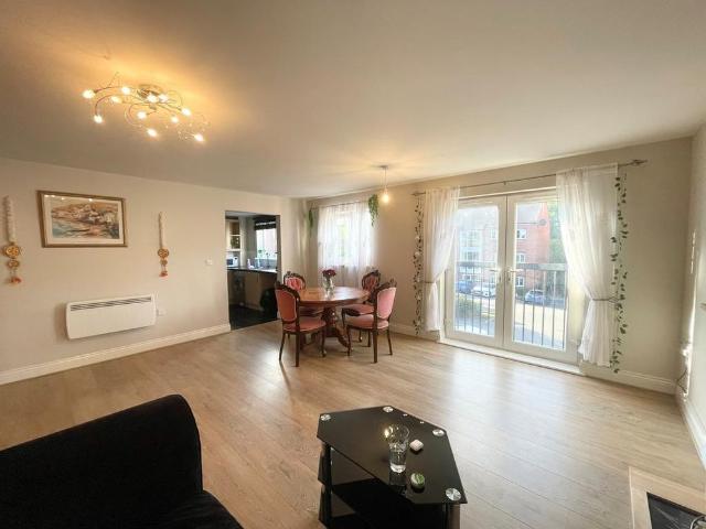 Apartment for rent in Woodloes Park, Green Close