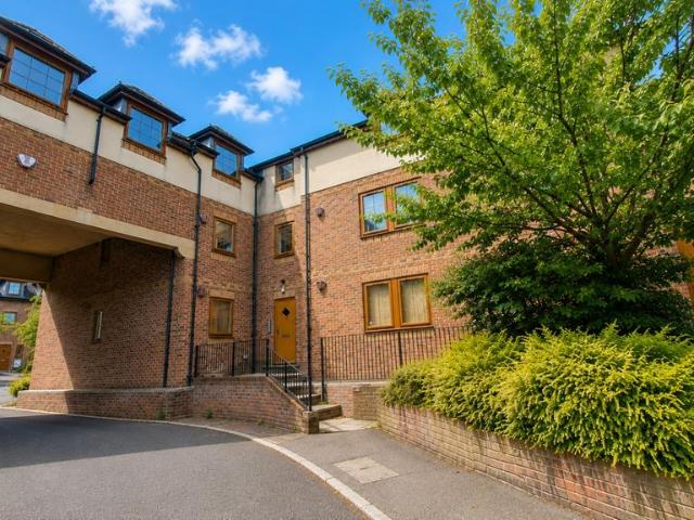 Flat for rent in Gawthorpe, West Yorkshire