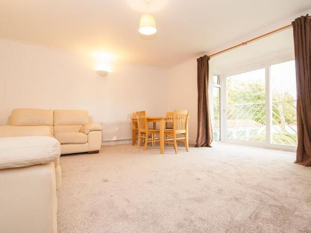 Apartment for rent in Branksome Chine, Poole