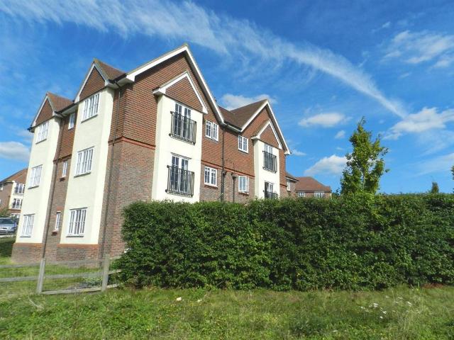 Flat for rent in Perryfields, West Sussex
