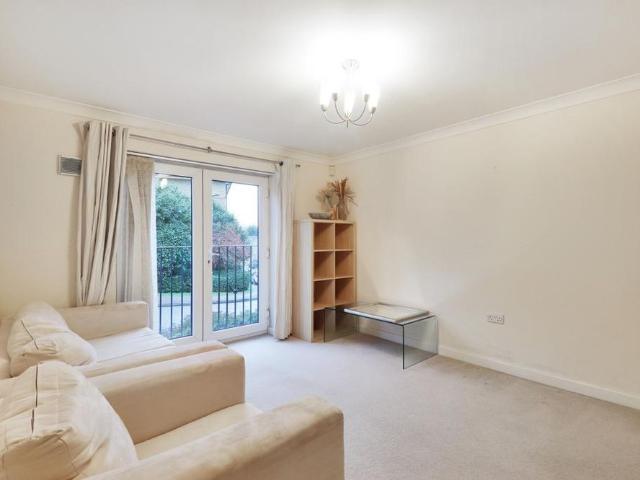 Apartment for rent in Broadwater Down, Sandown Park