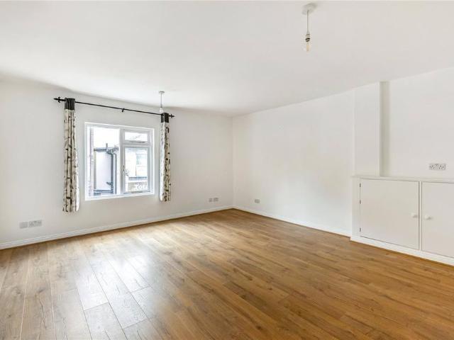 Apartment for rent in Weybridge, Elmbridge