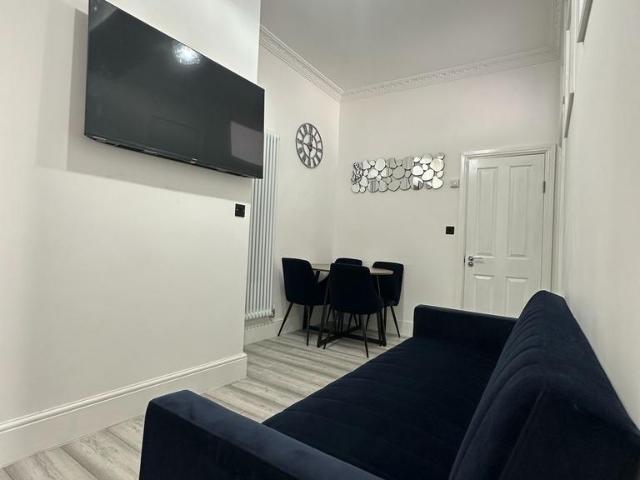 Flat for rent in Earl's Court, Greater London