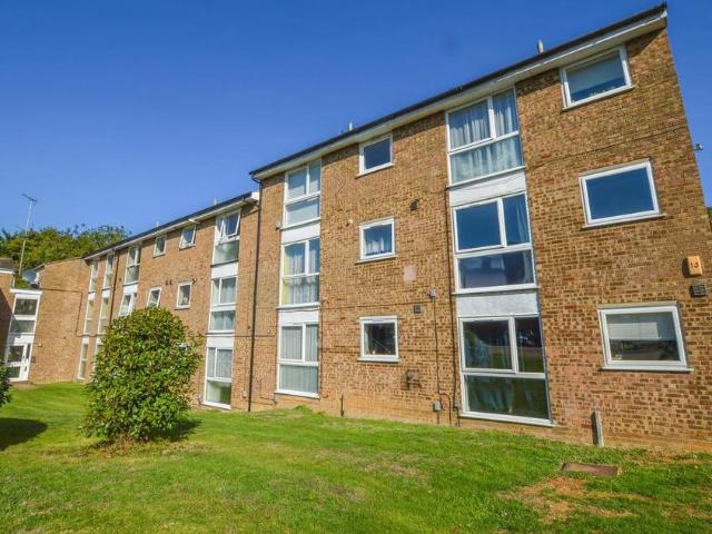 Flat for rent in Five Acres, Hertfordshire