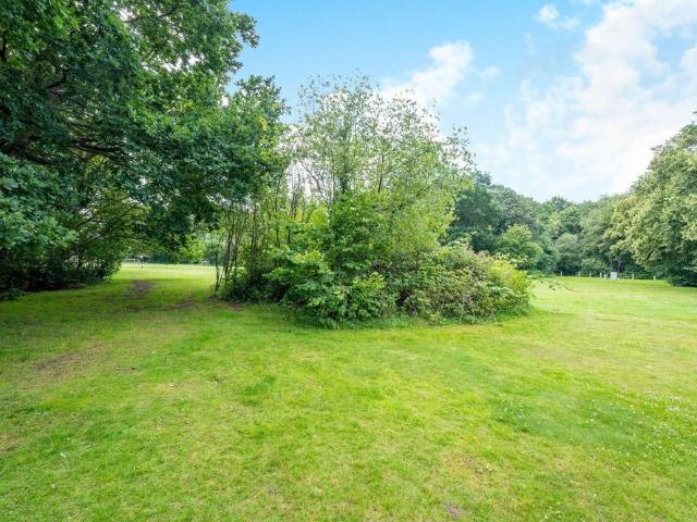 Apartment for rent in Horsell, Woking