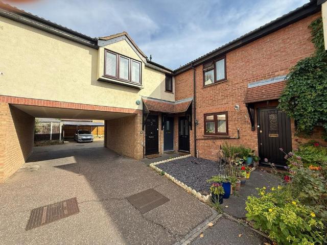 Flat for rent in Hainault, Greater London