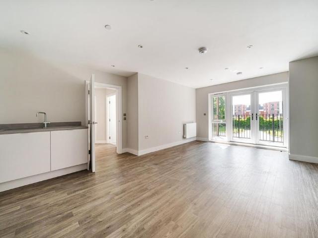 Apartment for rent in Worcester Park Estate, Monks Orchard