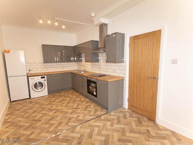 Flat for rent in Lucastes, Perryfields