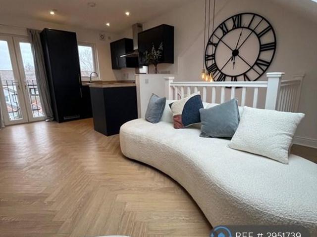 Flat for rent in Plasnewydd, Falcon Lodge