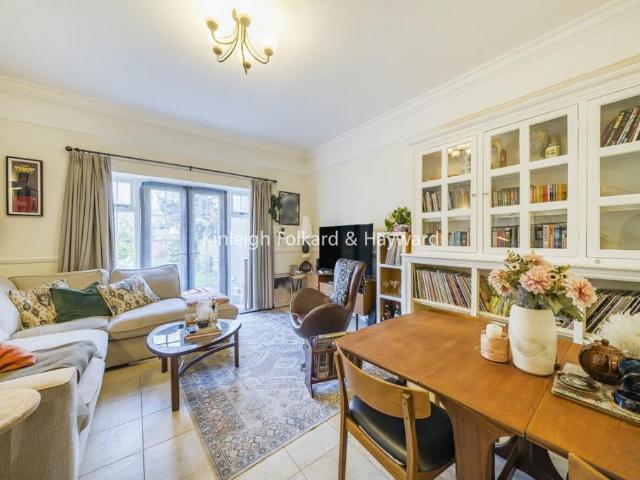 Flat for rent in London Borough of Ealing, Greater London