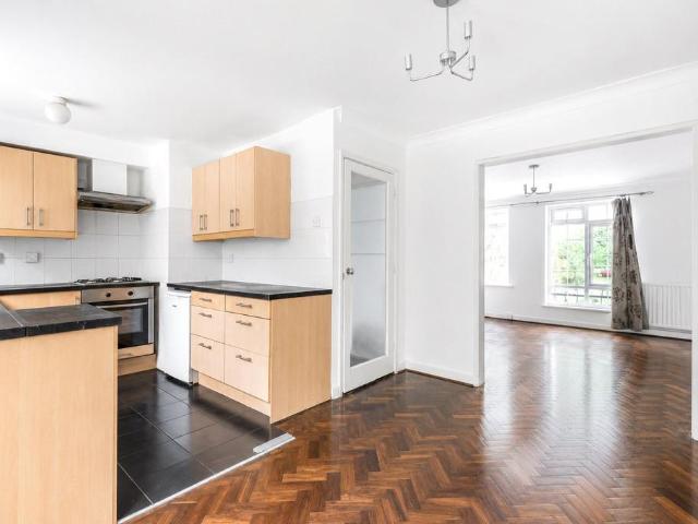 Flat for rent in Bushey, Bushey Heath
