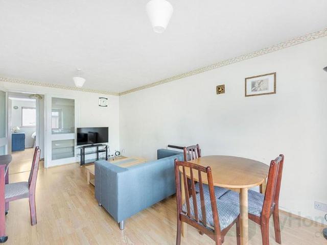 Apartment for rent in London Borough of Ealing, Park Royal