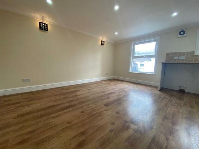 Apartment for rent in Rodwell, Weymouth