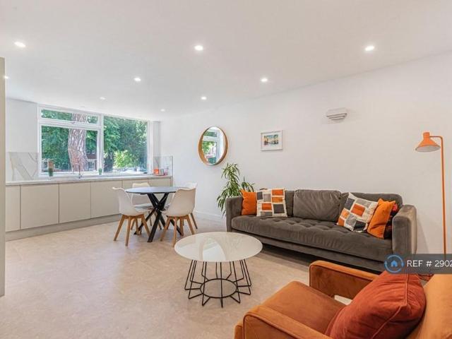 Apartment for rent in Middle Park, Greater London