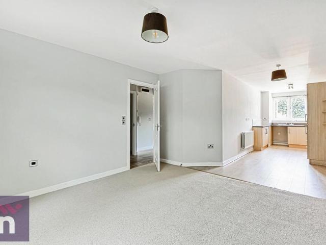 Apartment for rent in Benhall, Golden Valley