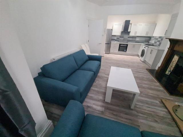 Apartment for rent in Oakwood, West Yorkshire