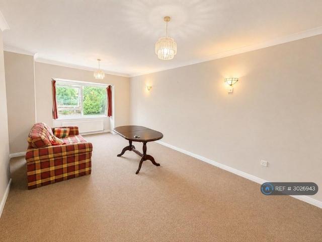Apartment for rent in Cuddington, Epsom and Ewell