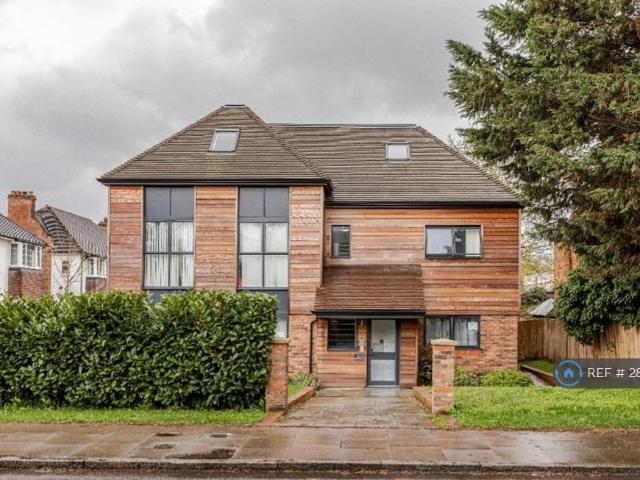Flat for rent in Cockfosters, Greater London