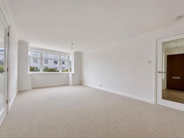 Apartment for rent in Rosehill, Greater London